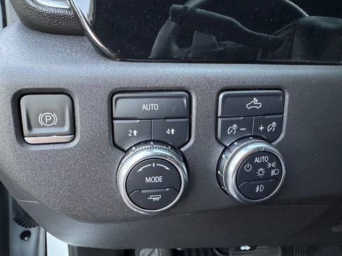 Used 2024 GMC Sierra 1500 Elevation image 23