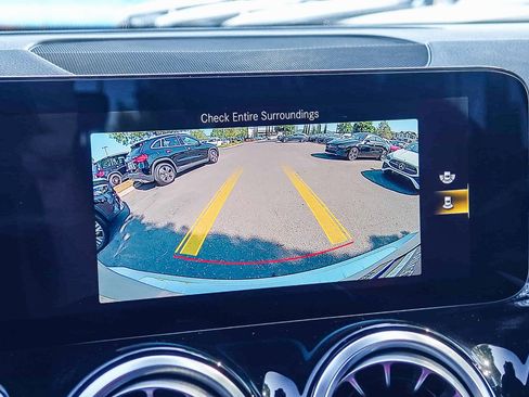 Used 2023 Mercedes-Benz GLB 250 GLB 250 image 23