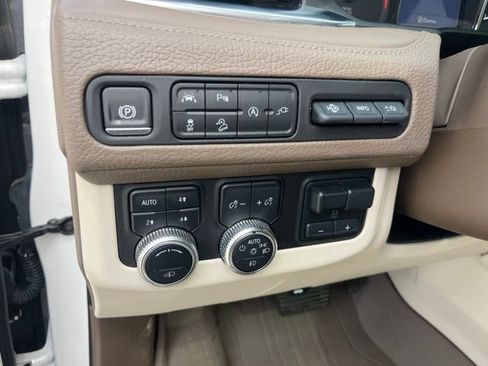 Used 2021 GMC Yukon XL Denali w/ Denali Ultimate Package AWD/4WD image 18