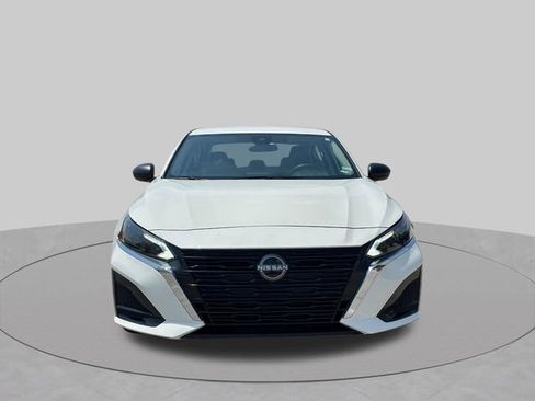 Used 2025 Nissan Altima 2.5 SV FWD image 11