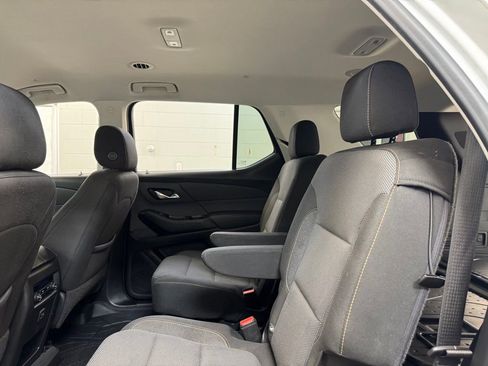 Used 2021 Chevrolet Traverse LT FWD image 17