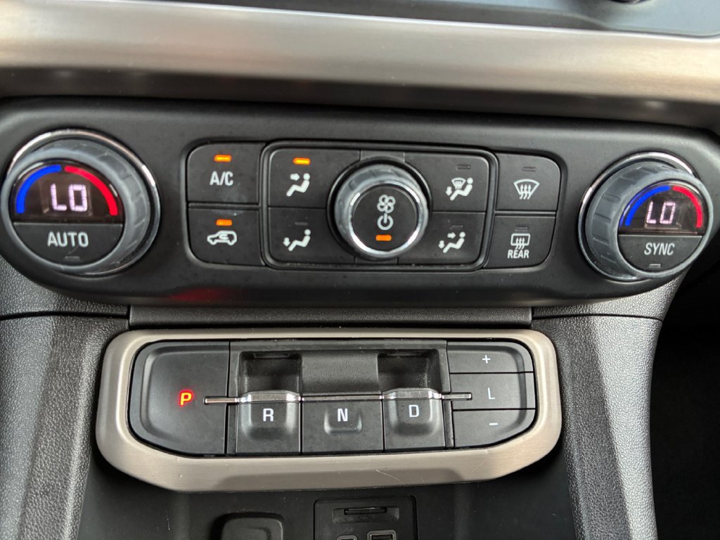 Used 2023 GMC Acadia Denali FWD image 4