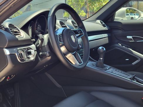 Used 2025 Porsche 718 Cayman RWD image 4