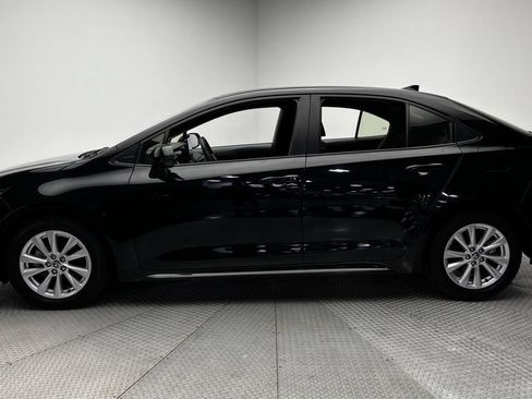 Used 2024 Toyota Corolla LE w/ LE Convenience Package FWD image 4