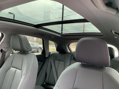 Used 2025 Audi Q5 Premium w/ Convenience Package image 10