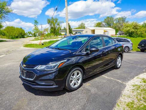 Used 2017 Chevrolet Cruze LT FWD image 7