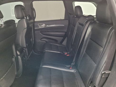 Used 2019 Jeep Grand Cherokee Laredo image 18