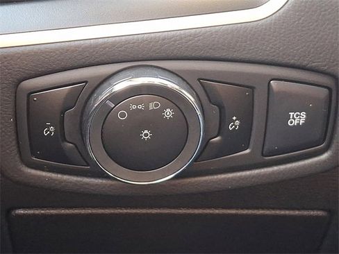 Used 2024 Ford Edge SEL image 23