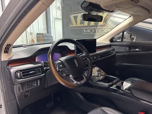 Used 2022 Lincoln Nautilus Reserve image 5