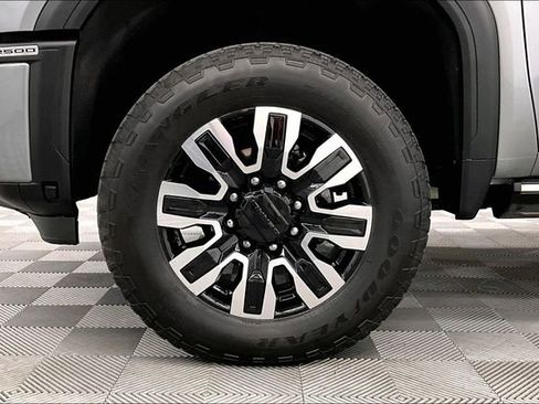 Used 2025 GMC Sierra 2500 Denali Ultimate AWD/4WD image 10