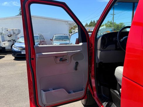 Used 2002 Ford E-350 and Econoline 350 Super Duty RWD image 26