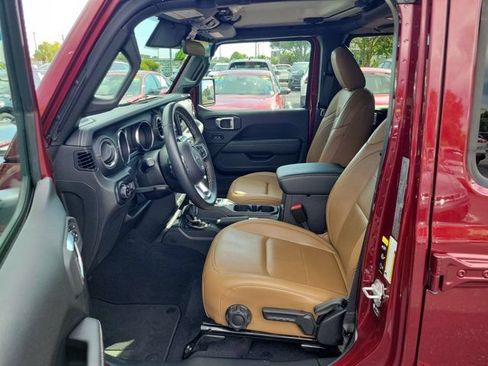 Used 2021 Jeep Gladiator Overland AWD/4WD image 14