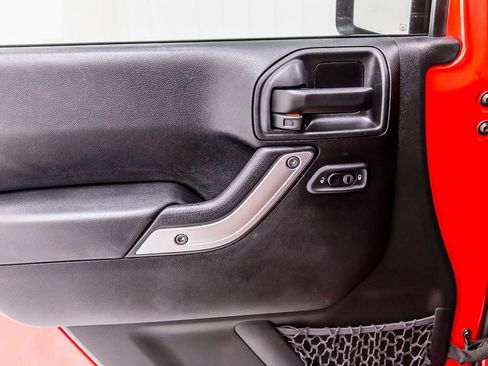 Used 2017 Jeep Wrangler Sahara image 22