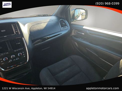 Used 2020 Dodge Grand Caravan SE image 21