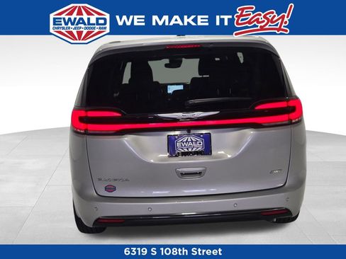 New 2026 Chrysler Pacifica Select image 14