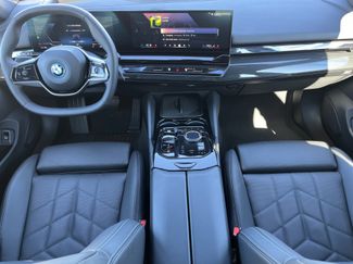 Used 2025 BMW i5 eDrive40i video 3