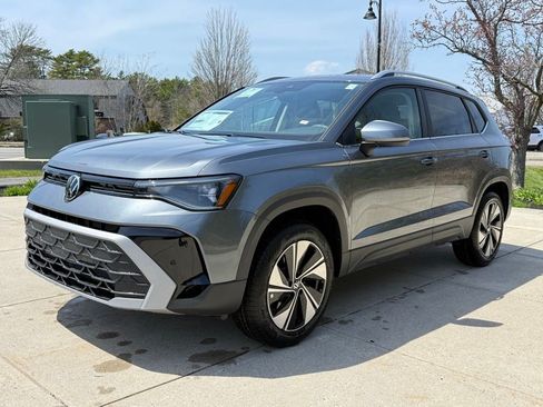 New 2026 Volkswagen Taos SE AWD/4WD image 2