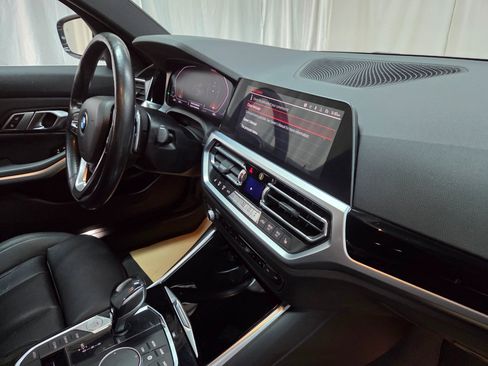 Used 2019 BMW 330i xDrive Sedan w/ Convenience Package image 19