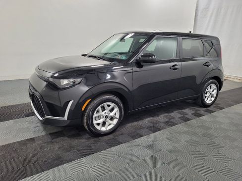 Used 2025 Kia Soul LX w/ LX Technology Package image 2