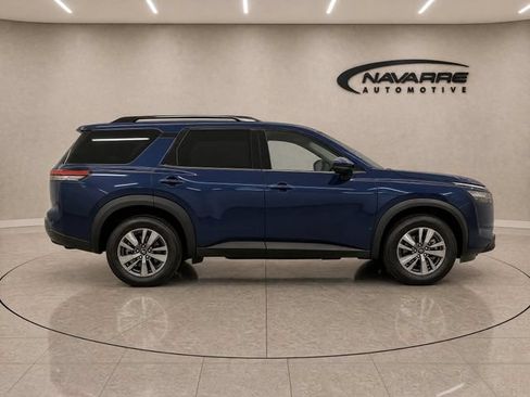Used 2025 Nissan Pathfinder SV FWD image 8