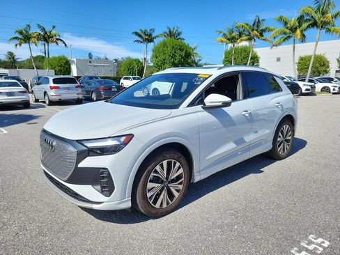 Used 2023 Audi Q4 e-tron Premium w/ Convenience Package RWD image 3