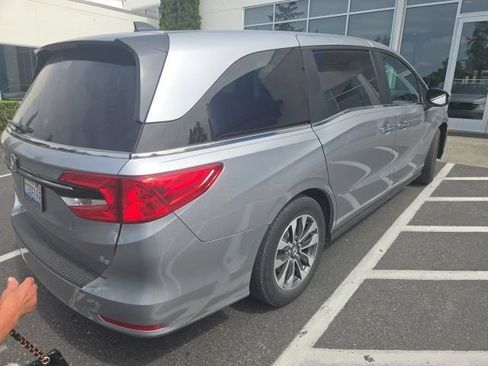 Used 2023 Honda Odyssey EX-L image 3