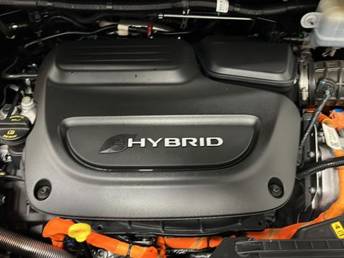 Used 2024 Chrysler Pacifica Limited FWD image 28
