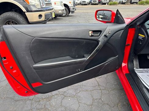 Used 2013 Hyundai Genesis 3.8 image 12