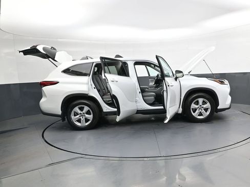 Used 2023 Toyota Highlander L image 47