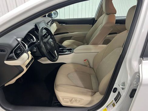 Used 2023 Toyota Camry LE image 5