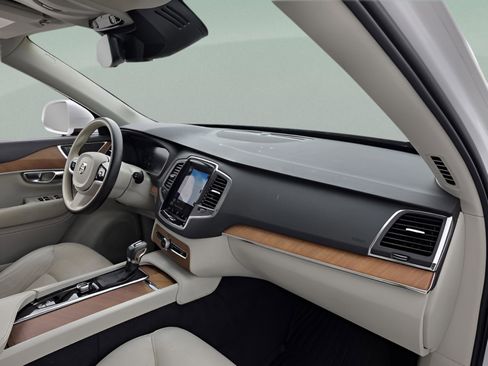 Used 2022 Volvo XC90 T6 Momentum w/ Climate Package image 21