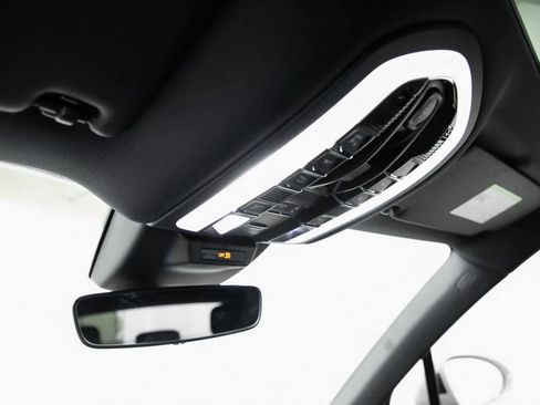 Certified 2025 Porsche Macan image 22