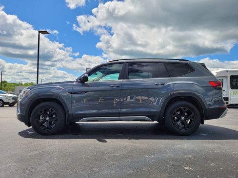 Used 2024 Volkswagen Atlas Peak Edition SE AWD/4WD image 7