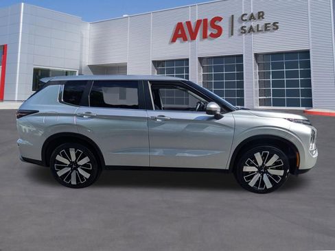 Used 2025 Mitsubishi Outlander SE AWD/4WD image 5