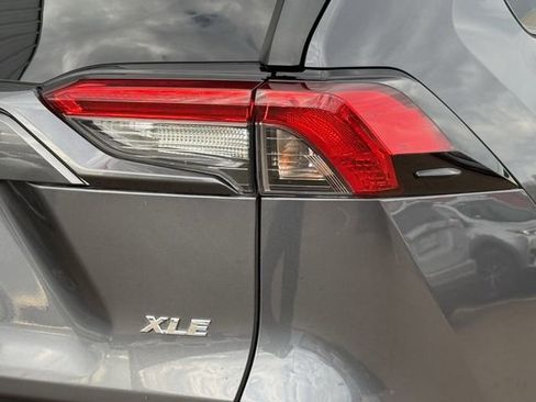 Used 2021 Toyota RAV4 XLE Premium image 7
