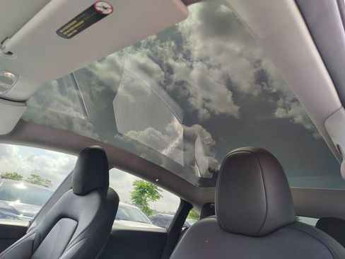 Used 2025 Tesla Model Y Long Range AWD/4WD image 9