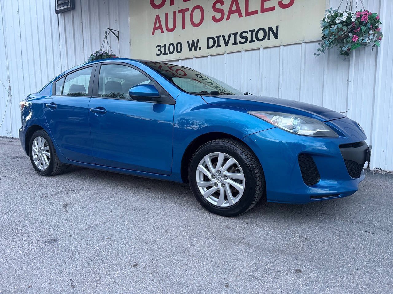 Used 2012 MAZDA MAZDA3 i Grand Touring w/ Tech Pkg FWD image 2