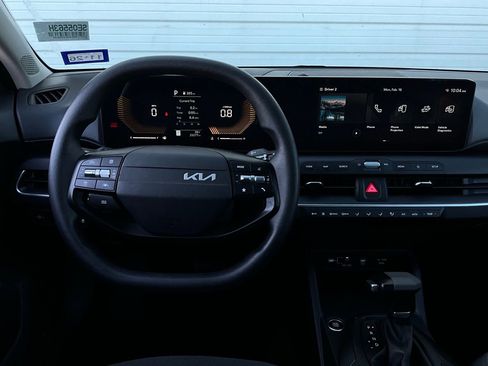 Used 2025 Kia K4 LXS image 13