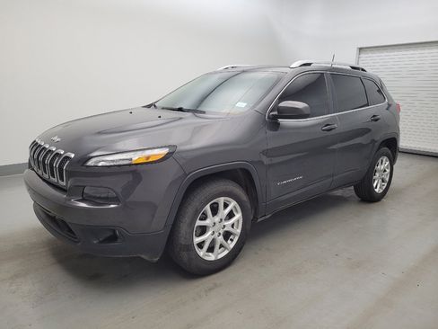 Used 2016 Jeep Cherokee Latitude w/ Cold Weather Group AWD/4WD image 2