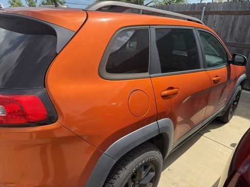 Used 2014 Jeep Cherokee Trailhawk w/ Cold Weather Group AWD/4WD image 5