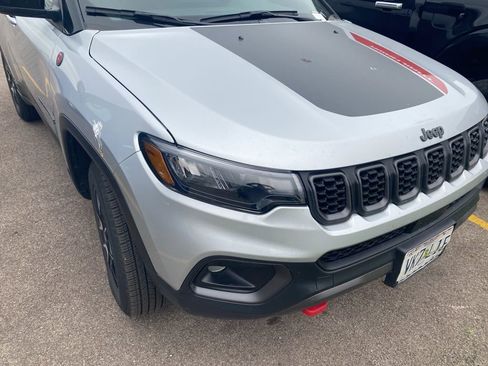 Used 2025 Jeep Compass Trailhawk AWD/4WD image 5