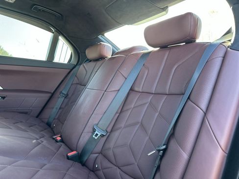 Used 2025 BMW 740i xDrive w/ Executive Package image 24