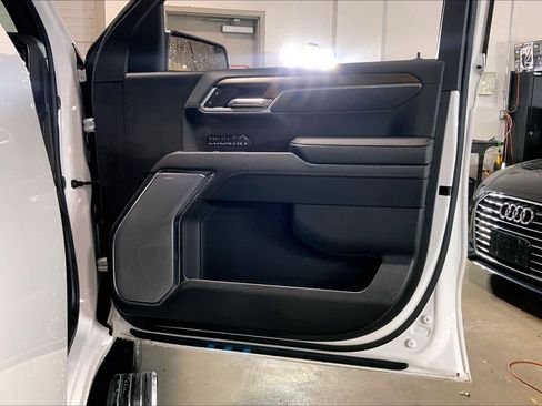 Used 2024 Chevrolet Silverado 1500 High Country w/ High Country Premium Package AWD/4WD image 23