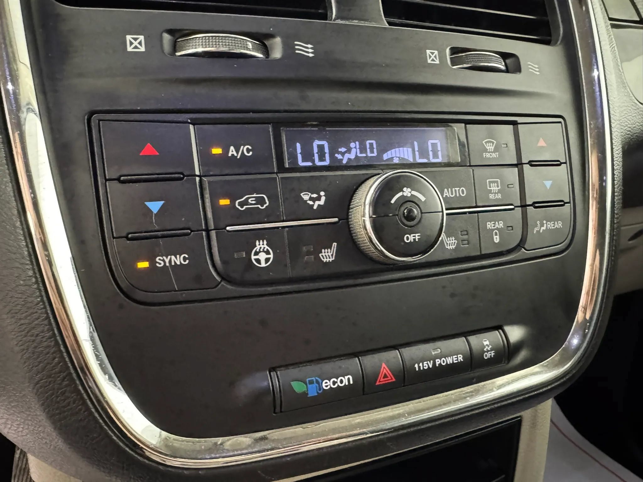 Used 2014 Chrysler Town & Country Touring-L w/ Driver Convenience Group FWD image 19