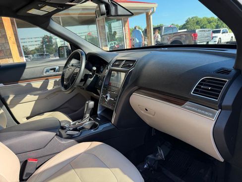 Used 2018 Ford Explorer Limited w/ Equipment Group 301A AWD/4WD image 27