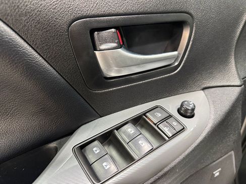 Used 2019 Toyota Sienna SE AWD/4WD image 23