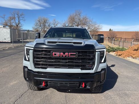 Used 2024 GMC Sierra 2500 AT4X image 3