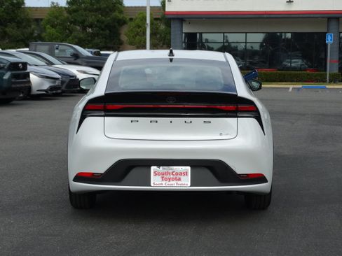 New 2026 Toyota Prius LE FWD image 6