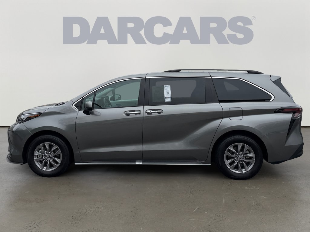 Used 2026 Toyota Sienna XLE FWD image 4