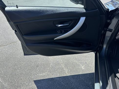 Used 2017 BMW 320i Sedan RWD image 28